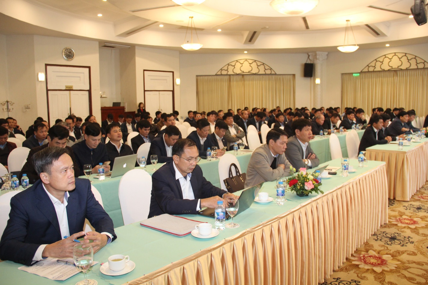 Các đại biểu dự hội nghị.