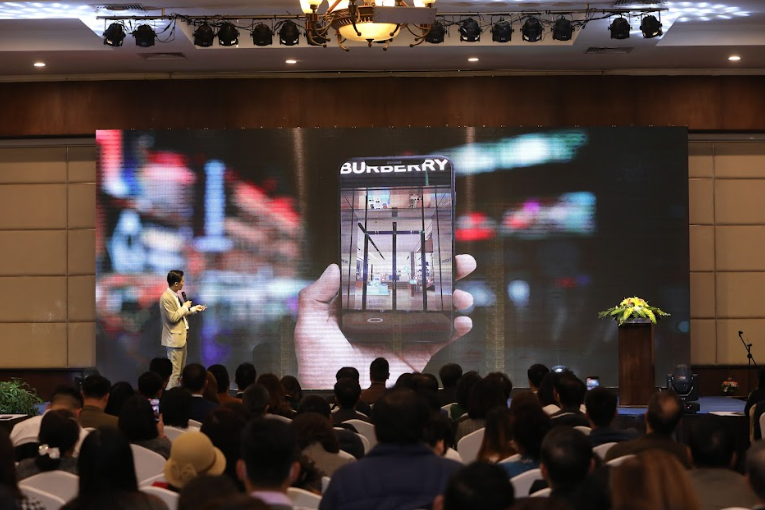 Anh Quyết Vũ nói về LocaBiz trong buổi ra mắt ứng dụng vào ngày 07/01 mới đây.