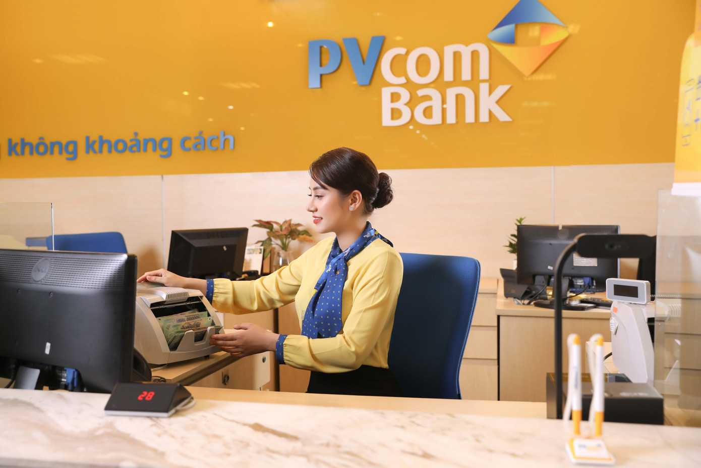 PVcomBank là ngân hàng tiên phong phục vụ khách hàng đến ngày 30 Tết PVcomBank là ngân hàng tiên phong phục vụ khách hàng đến ngày 30 Tết