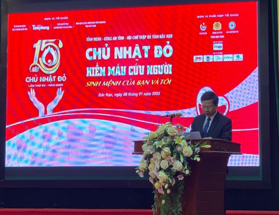 Đồng chí Phạm Duy Hưng - Uỷ viên BTV Tỉnh uỷ, Phó Chủ tịch UBD tỉnh, Trưởng ban chỉ đạo VĐHM tình nguyện tỉnh phát biểu tại chương trình