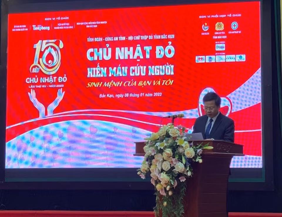 Đồng chí Phạm Duy Hưng - Uỷ viên BTV Tỉnh uỷ, Phó Chủ tịch UBD tỉnh, Trưởng ban chỉ đạo VĐHM tình nguyện tỉnh phát biểu tại chương trình