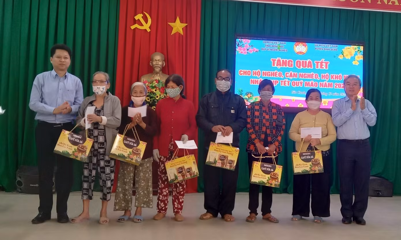 Nestlé Việt Nam đồng hành Ủy ban Mặt trận Tổ quốc tỉnh Đồng Nai tặng quà tết đến gia đình có hoàn cảnh khó khăn
