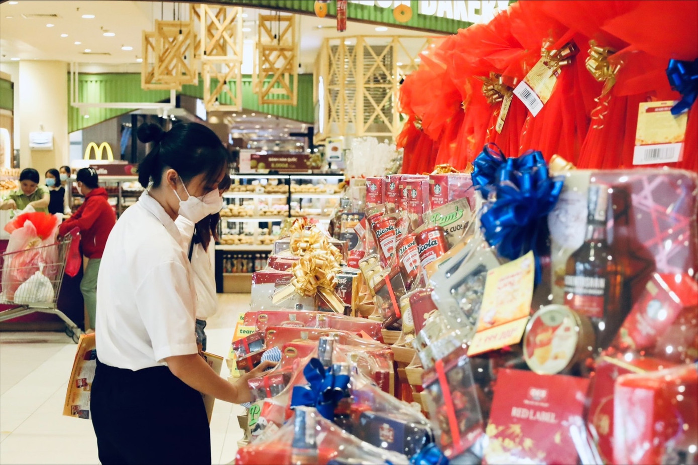 Tại TT BHTH &amp; Siêu thị AEON, các set quà Tết rất đa dạng với nhiều mức giá khác nhau