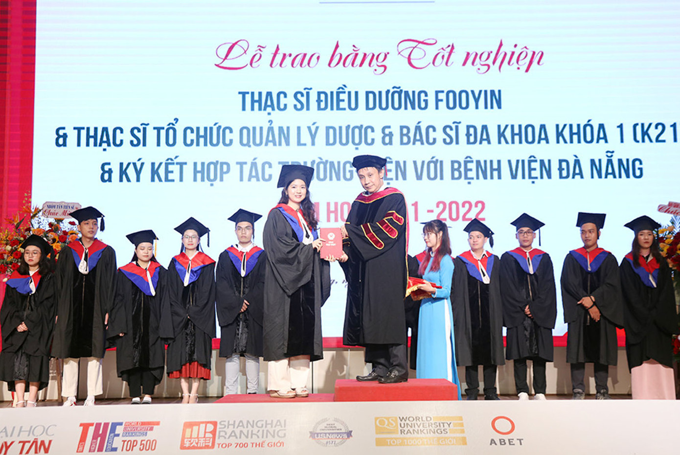 Khóa sinh viên đầu tiên ngành Bác sĩ Đa khoa tốt nghiệp được các bệnh viện đánh giá rất cao