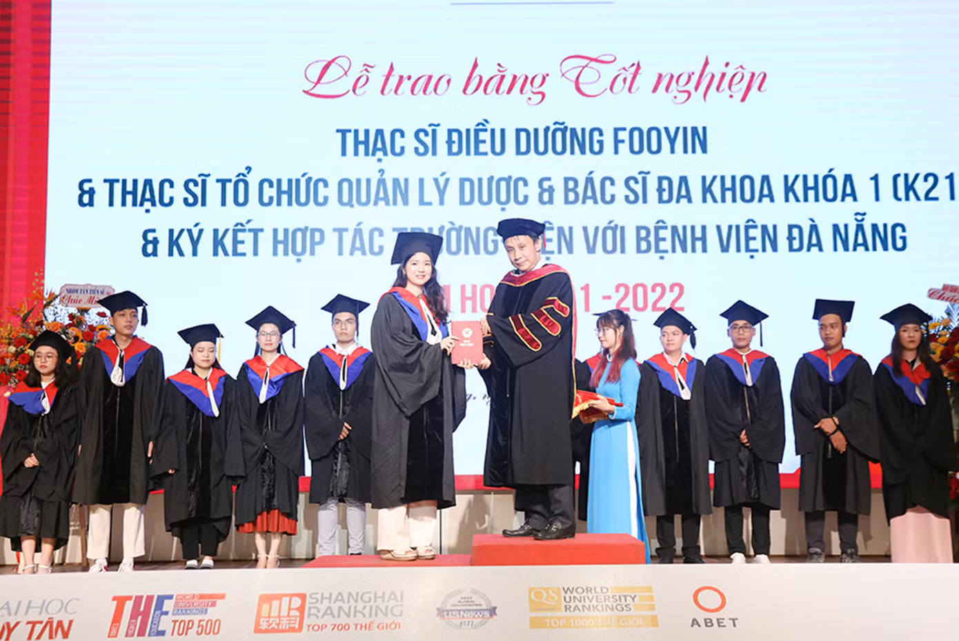 Khóa sinh viên đầu tiên ngành Bác sĩ Đa khoa tốt nghiệp được các bệnh viện đánh giá rất cao