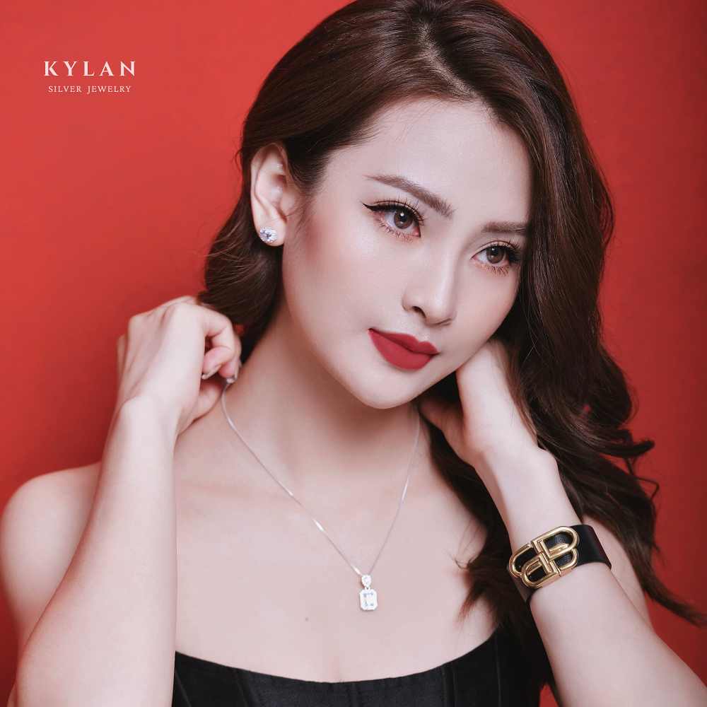 MC Huyền Trang (Mù Tạt) ưu ái lựa chọn sản phẩm trang sức đến từ Kylan Silver