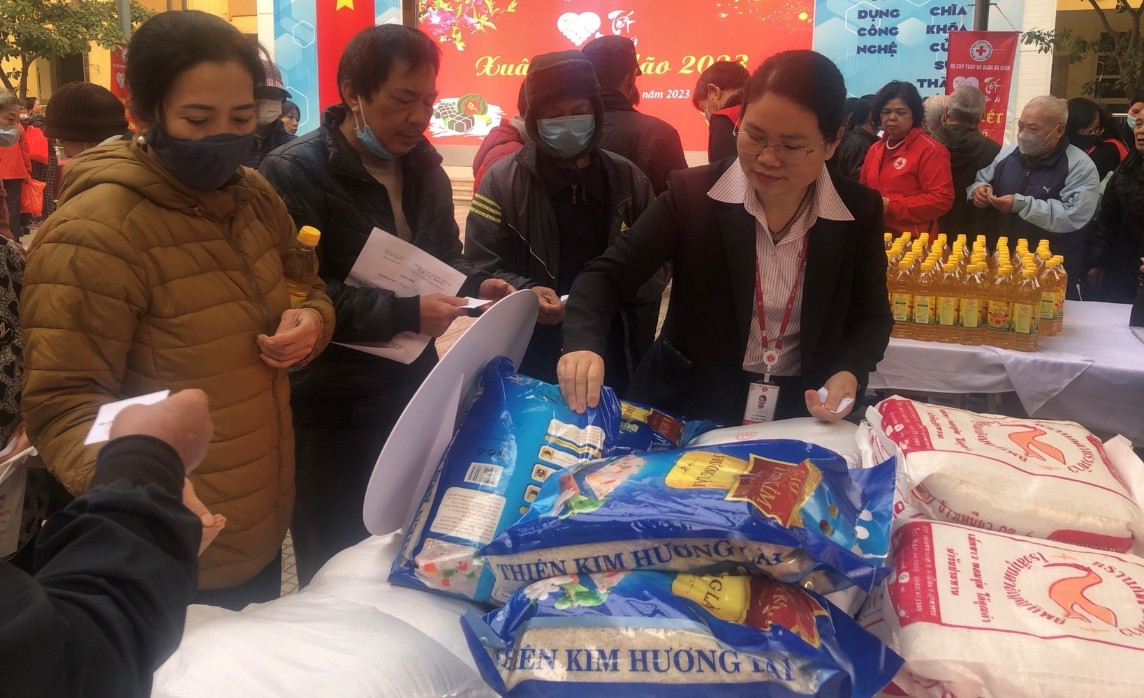 LOTTE Mart Ba Đình trong hoạt động mừng Xuân Quý Mão 2023 cùng Hội Chữ thập đỏ Ba Đình