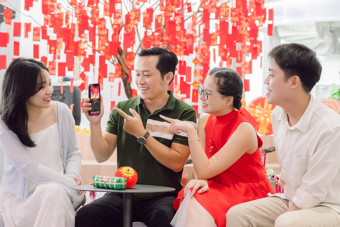 Lắc Xì là món ăn tinh thần không thể thiếu mỗi dịp Tết đến Xuân về Lắc Xì là món ăn tinh thần không thể thiếu mỗi dịp Tết đến Xuân về