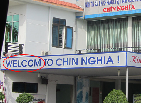 Welcome bị viết thành "welcom", thiếu chữ e. Ảnh: Henry Bill. Welcome bị viết thành