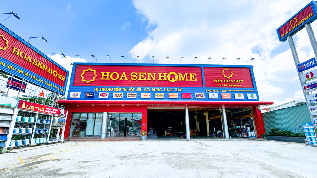 Tập đoàn Hoa Sen đang sở hữu hơn 400 cửa hàng, trong đó có 120 siêu thị Hoa Sen Home; cùng hệ thống 8 tổng kho trải dài trên toàn quốc. Tập đoàn Hoa Sen đang sở hữu hơn 400 cửa hàng, trong đó có 120 siêu thị Hoa Sen Home; cùng hệ thống 8 tổng kho trải dài trên toàn quốc.