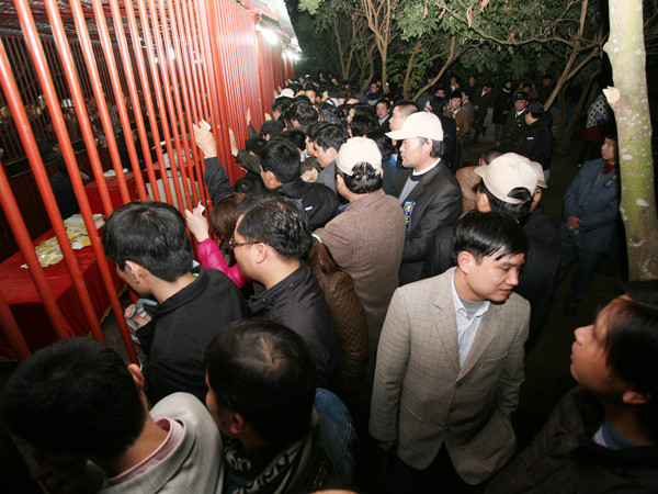 Cảnh này liệu có chấm dứt với kịch bản phát ấn mới? Ảnh: Gia Bảo.