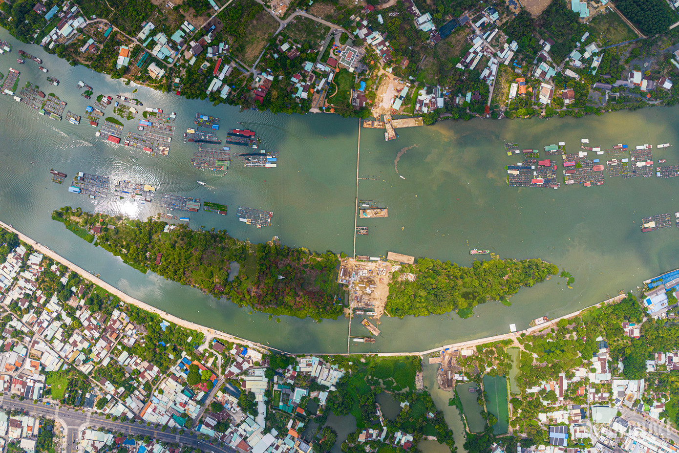 Hạng mục cầu Thống Nhất và đường dẫn hai đầu cầu nối với đường Võ Thị Sáu là những vị trí quan trọng của toàn bộ dự án. Được khởi công vào đầu năm 2023 nhưng dự án đã bị ngừng thi công một thời gian, sau đó hoạt động trở lại từ tháng 8/2023.