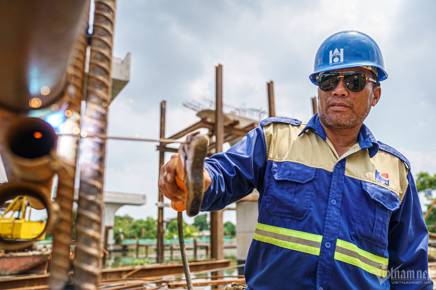 Theo kế hoạch, thời gian thực hiện hợp đồng xây dựng của hạng mục xây dựng cầu Thống Nhất và đường dẫn hai đầu cầu là 900 ngày.