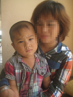 Mẹ con chị Nguyễn Thị L.. Ảnh: Duy Ngợi