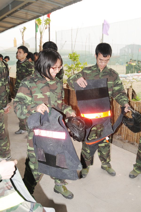 Các đội chơi phải thuê đồng phục để thi đấu. Các đội chơi phải thuê đồng phục để thi đấu