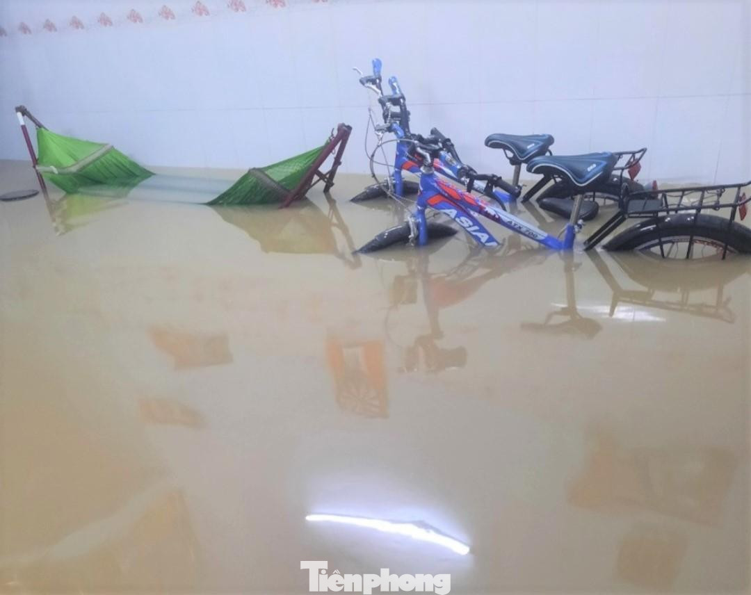 Ngoài ra, Bình Dương triển khai xây dựng cống Bình Nhâm (TP Thuận An) có vốn đầu tư gần 300 tỷ đồng cùng với hệ thống cống, đê bao An Sơn – Lái Thiêu dài khoảng 12,7km (ven sông Sài Gòn) có nhiệm vụ ngăn lũ, triều cường và xả lũ hồ Dầu Tiếng để chống ngập cho toàn bộ vùng rộng 2.690ha. Công trình tiếp nhận tiêu thoát nước từ lưu vực thoát nước của dự án Trục thoát nước Chòm Sao - Suối Đờn với diện tích 1.596ha.