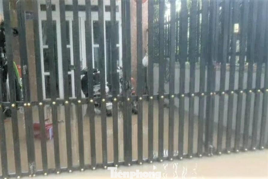 Theo đánh giá của UBND tỉnh Bình Dương, có nhiều nguyên nhân dẫn đến tình trạng ngập úng, trong đó công tác duy tu, bảo dưỡng, nạo vét kênh, rạch, các hệ thống thoát nước và công tác phối hợp quản lý đô thị chưa tốt. Ngoài ra, nguồn vốn đầu tư xây dựng các công trình, dự án mới, nạo vét khơi thông dòng chảy còn hạn chế so với yêu cầu đầu tư đồng bộ. Hệ thống thoát nước dọc hai bên các tuyến đường trục chính đô thị đang bị quá tải, xuống cấp và không bảo đảm khả năng thoát nước.