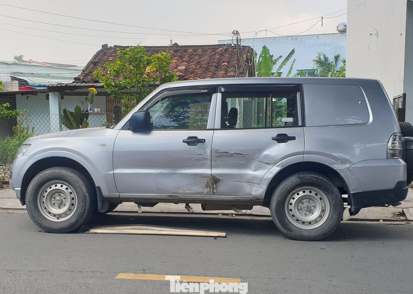 Chiếc xe ngân hàng bị tông Chiếc xe ngân hàng bị tông