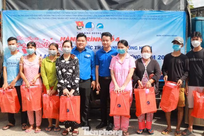 Tại chương trình, Ban Thường vụ Tỉnh đoàn Bình Dương đã trao tri ân cho 12 đơn vị đồng hành cùng Quỹ hỗ trợ Thanh niên có hoàn cảnh khó khăn tỉnh Bình Dương; tri ân các chủ doanh nghiệp đã có đóng góp tiêu biểu trong công tác chăm lo hỗ trợ thanh niên công nhân và lao động trẻ có hoàn cảnh khó khăn; Chính quyền thị xã Tân Uyên trao tri ân cho18 chủ nhà trọ tiêu biểu hỗ trợ thanh niên công nhân vượt qua đại dịch COVID-19 trên địa bàn.