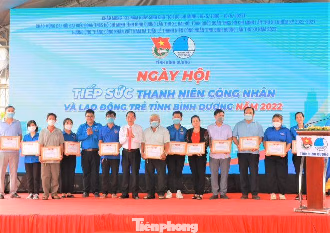 Ngày 29/5, tại Khu Công nghiệp Nam Tân Uyên mở rộng (phường Hội Nghĩa, thị xã Tân Uyên), Ban Thường vụ Tỉnh Đoàn Bình Dương tổ chức Ngày hội tiếp sức thanh niên công nhân và lao động trẻ tỉnh Bình Dương năm 2022.