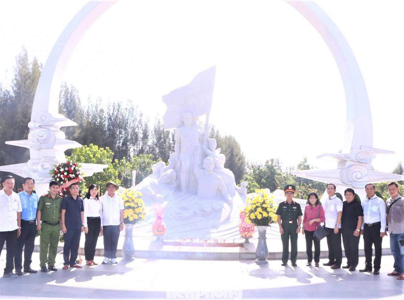 Đoàn công tác tỉnh Bình Dương tại Khu tưởng niệm chiến sĩ Gạc Ma