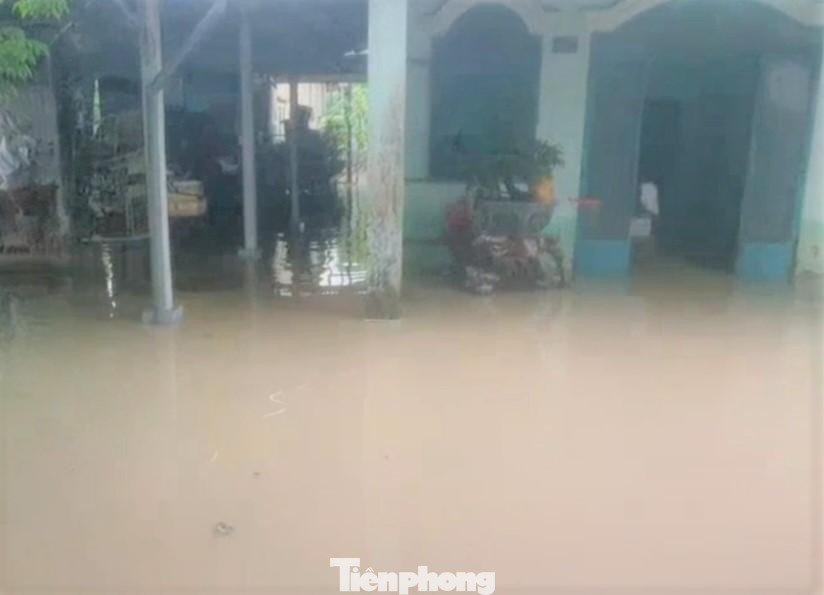 Đại diện chính quyền TP Thuận An, cho biết trên địa bàn có các điểm ngập nặng khi mưa lớn gồm: Đường Lê Thị Trung, Cách Mạng Tháng Tám, Quốc lộ 13 (đại lộ Bình Dương, đoạn phường An Thạnh; phường Vĩnh Phú). TP Thuận An đã triển khai làm các hồ điều tiết nhỏ ở khu vực phường Lái Thiêu, An Phú; đầu tư hệ thống thoát nước dọc ở đường Cây Me, phường Bình Nhâm và hệ thống thoát nước dọc ở đường Thuận An Hòa, Thuận Giao 21... để giảm tình trạng ngập úng mỗi khi mưa lớn. Tuy nhiên, tình trạng ngập sau mưa vẫn còn nan giải.