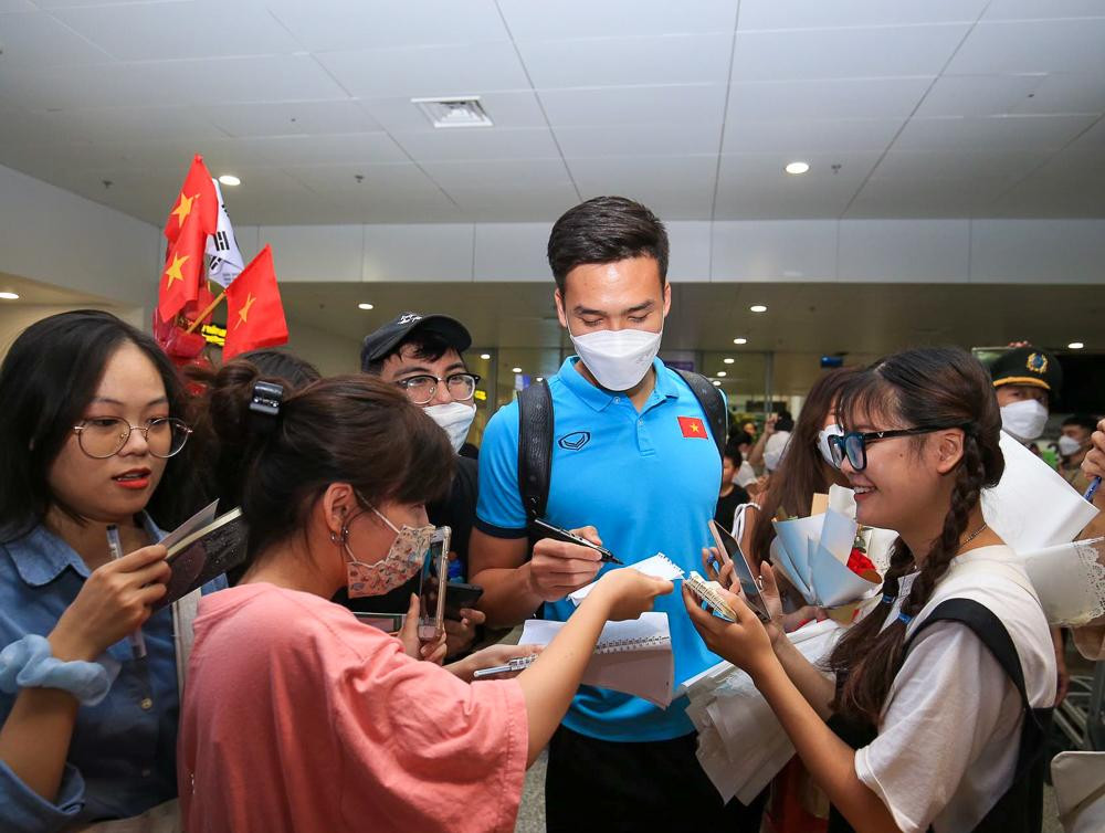 Do Asiad 19 đã bị hoãn bởi ảnh hưởng của dịch Covid-19, nên công việc của ông Gong Oh-kyun từ nay cho đến cuối năm chủ yếu là quan sát các giải chuyên nghiệp và các giải trẻ quốc gia để tuyển chọn lực lượng cho ĐT U23 Việt Nam, phục vụ cho SEA Games 32 và vòng loại U23 châu Á sẽ diễn ra vào năm sau.