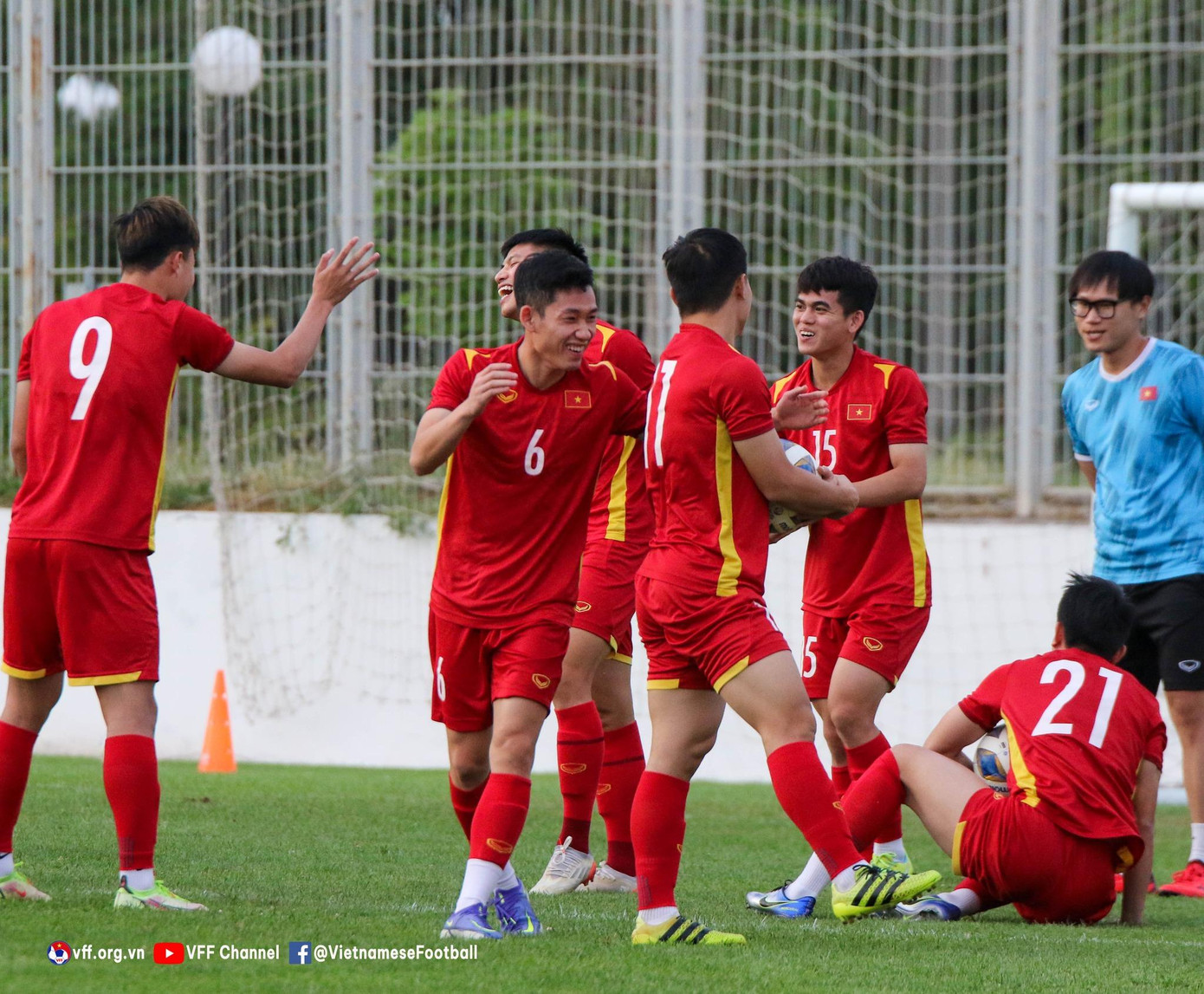 Trước cuộc đối đầu với đối thủ mạnh, HLV Gong Oh-kyun luôn tìm phương thức tốt nhất để rũ bỏ áp lực cho các học trò.