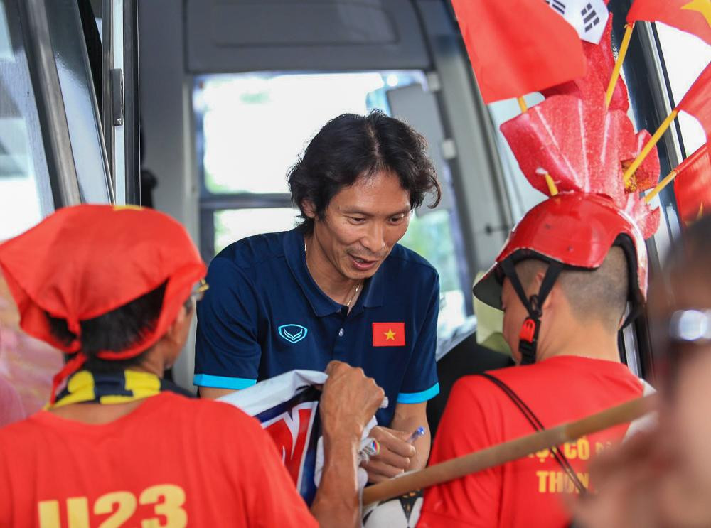 Tại giải U23 châu Á 2022, ĐT U23 Việt Nam dưới sự dẫn dắt của tân HLV trưởng Gong Oh-kyun đã thể hiện màn trình diễn ấn tượng. Mặc dù phải dừng chân tại tứ kết nhưng thầy trò HLV Gong Oh-kyun vẫn nhận được rất nhiều lời khen ngợi, động viên của đông đảo người hâm mộ.