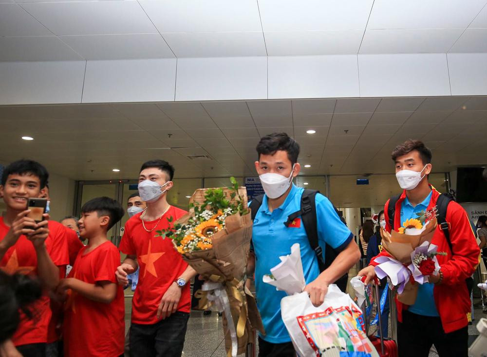 Trong khi đó, HLV Gong Oh-kyun sẽ trở về Hàn Quốc để hoàn thành khóa HLV Pro của AFC. Ông sẽ trở lại Việt Nam vào cuối tháng 6 để tiếp tục công việc.