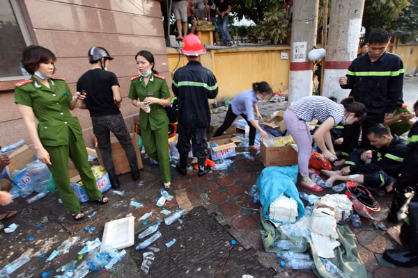 Khu vực sơ cứu dã chiến những người bị thương