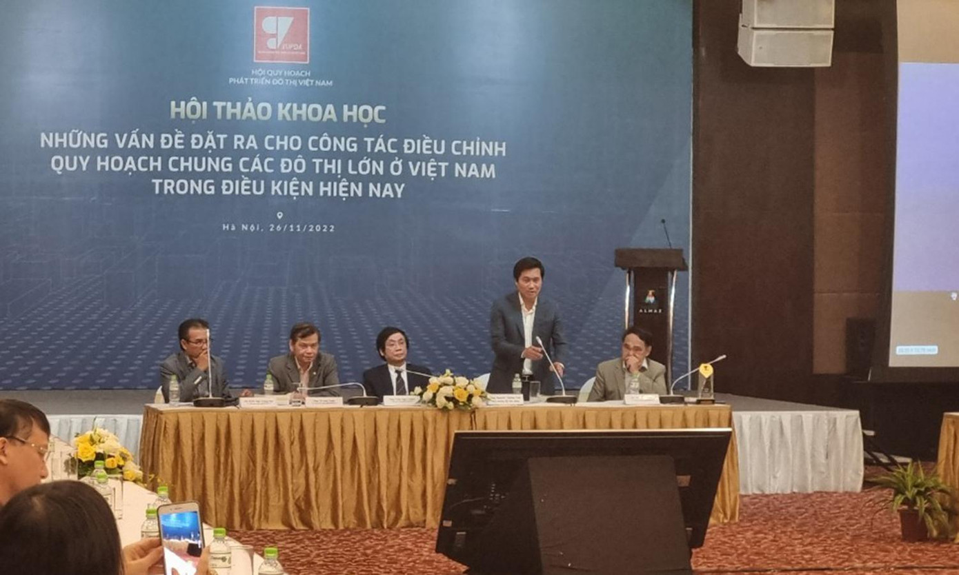 Thứ trưởng Bộ Xây dựng Nguyễn Tường Văn chia sẻ tại hội thảo (Ảnh: Ngọc Mai). Thứ trưởng Bộ Xây dựng Nguyễn Tường Văn chia sẻ tại hội thảo (Ảnh: Ngọc Mai).