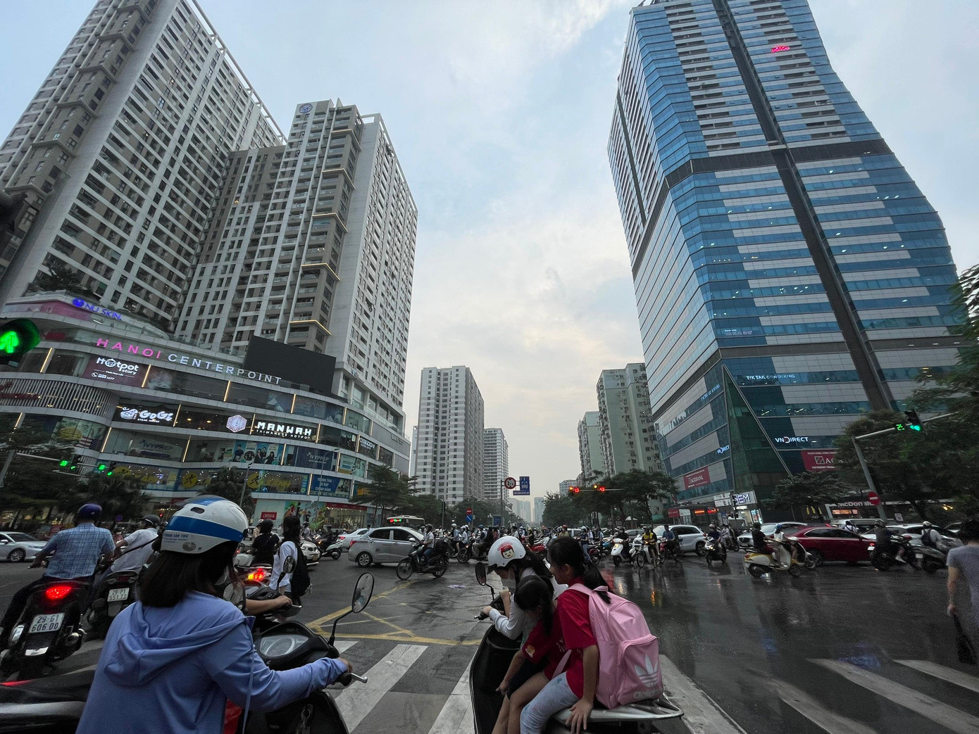 Đường Lê Văn Lương hiện tại. Đường Lê Văn Lương hiện tại.