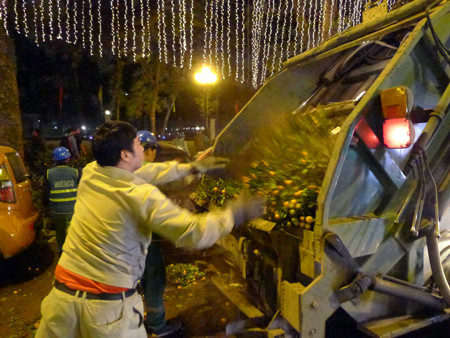 Quất bỏ đi được cho lên xe rác