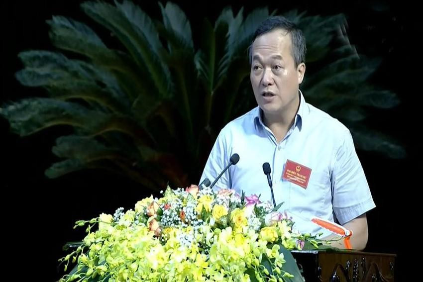 Ông Trịnh Hữu Hùng, Giám đốc Sở Y tế thông tin về tình hình thiếu thuốc, vật tư y tế và tình trạng nhân viên y tế, bác sĩ nghỉ việc. Ông Trịnh Hữu Hùng, Giám đốc Sở Y tế thông tin về tình hình thiếu thuốc, vật tư y tế và tình trạng nhân viên y tế, bác sĩ nghỉ việc.