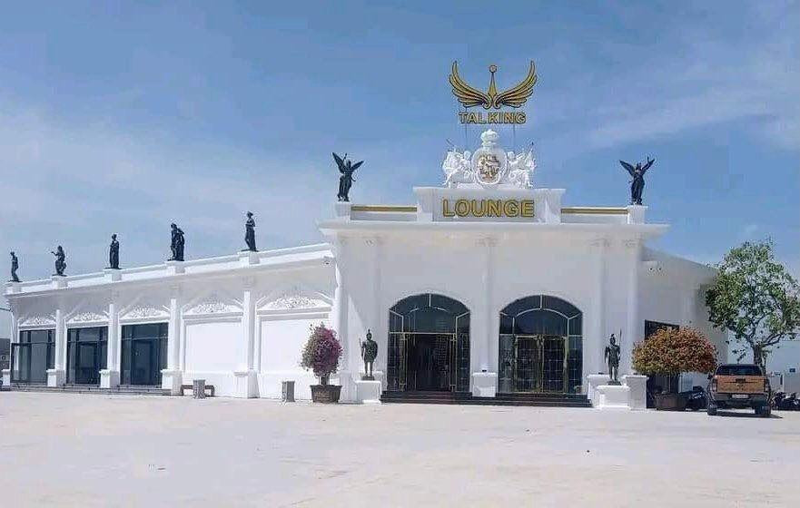 Khu vực trước quán bar- nơi xảy ra sự việc Khu vực trước quán bar- nơi xảy ra sự việc