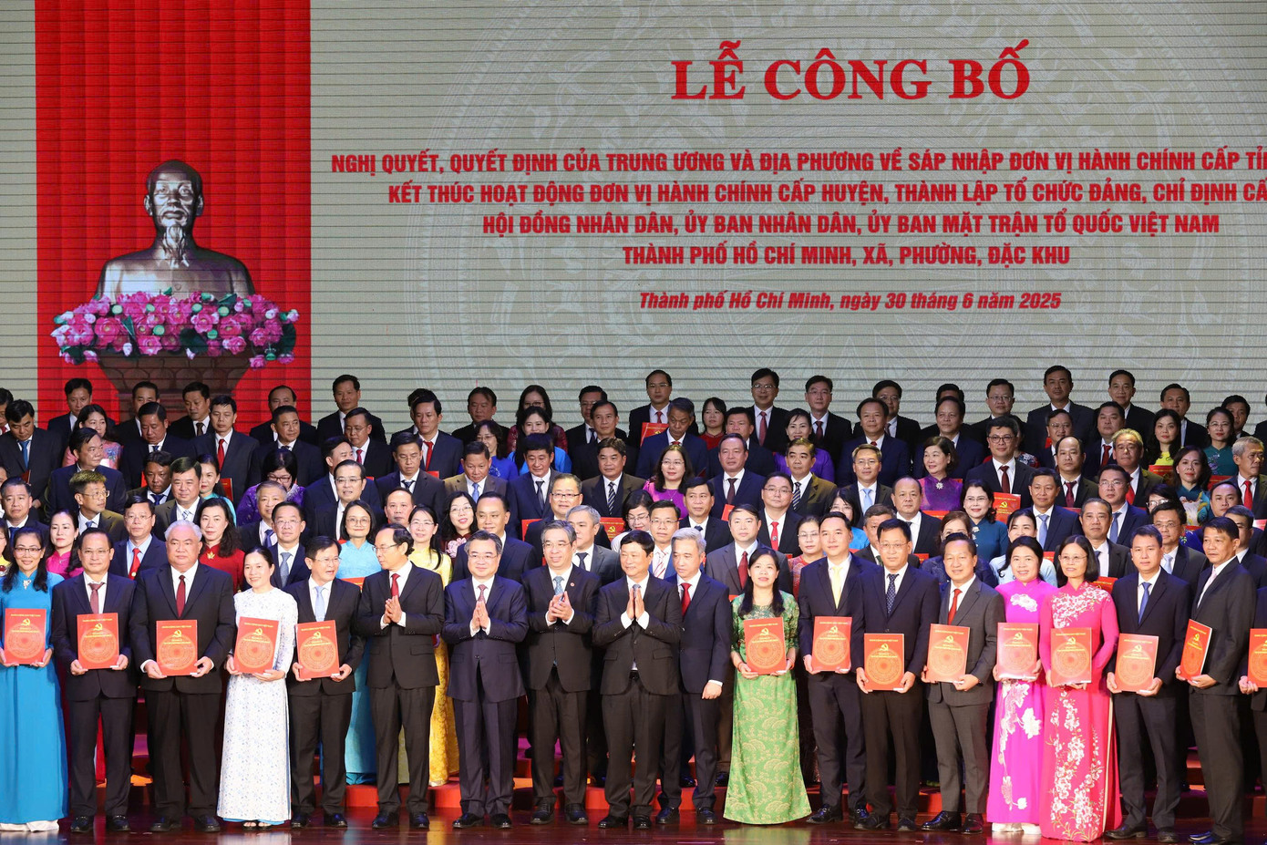 168 Bí thư phường, xã, đặc khu của TPHCM mới. 168 Bí thư phường, xã, đặc khu của TPHCM mới.