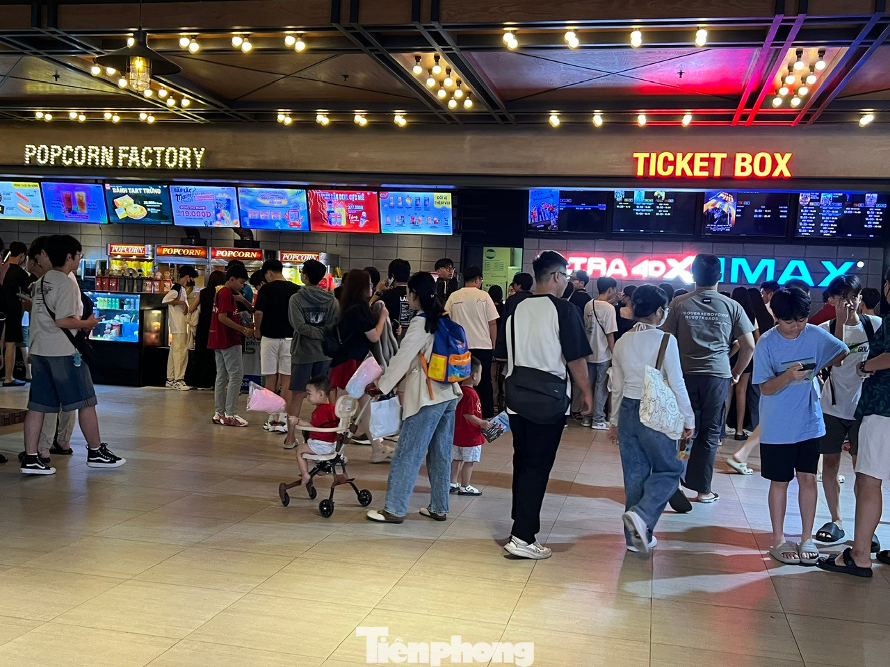 Khu vực xem phim đa phần là người trẻ Khu vực xem phim đa phần là người trẻ