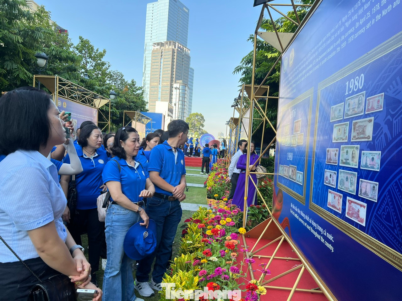 Tiền đồng Việt Nam qua các thời kỳ thu hút quan tâm của người dân thành phố. Tiền đồng Việt Nam qua các thời kỳ thu hút quan tâm của người dân thành phố.