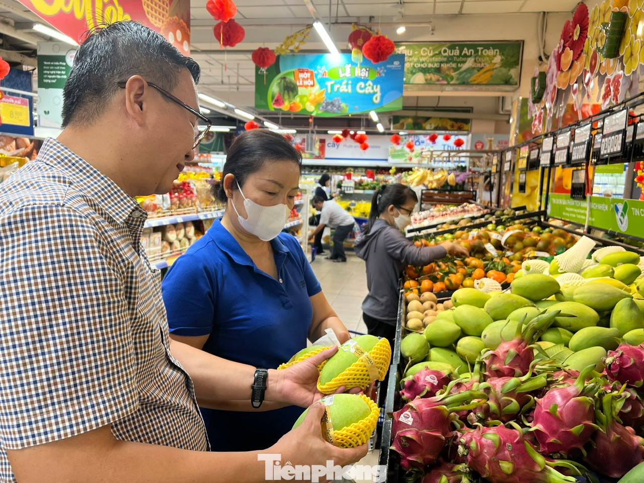 Những sản phẩm OCOP (mỗi xã một sản phẩm) được khách hàng ưa chuộng. Năm nay, xoài cát Cần Giờ có giá 109.000 đồng/kg được trồng theo tiêu chuẩn VietGap được khách hàng ưa chuộng chọn mua để bày mâm ngũ quả đón xuân. Những sản phẩm OCOP (mỗi xã một sản phẩm) được khách hàng ưa chuộng. Năm nay, xoài cát Cần Giờ có giá 109.000 đồng/kg được trồng theo tiêu chuẩn VietGap được khách hàng ưa chuộng chọn mua để bày mâm ngũ quả đón xuân.