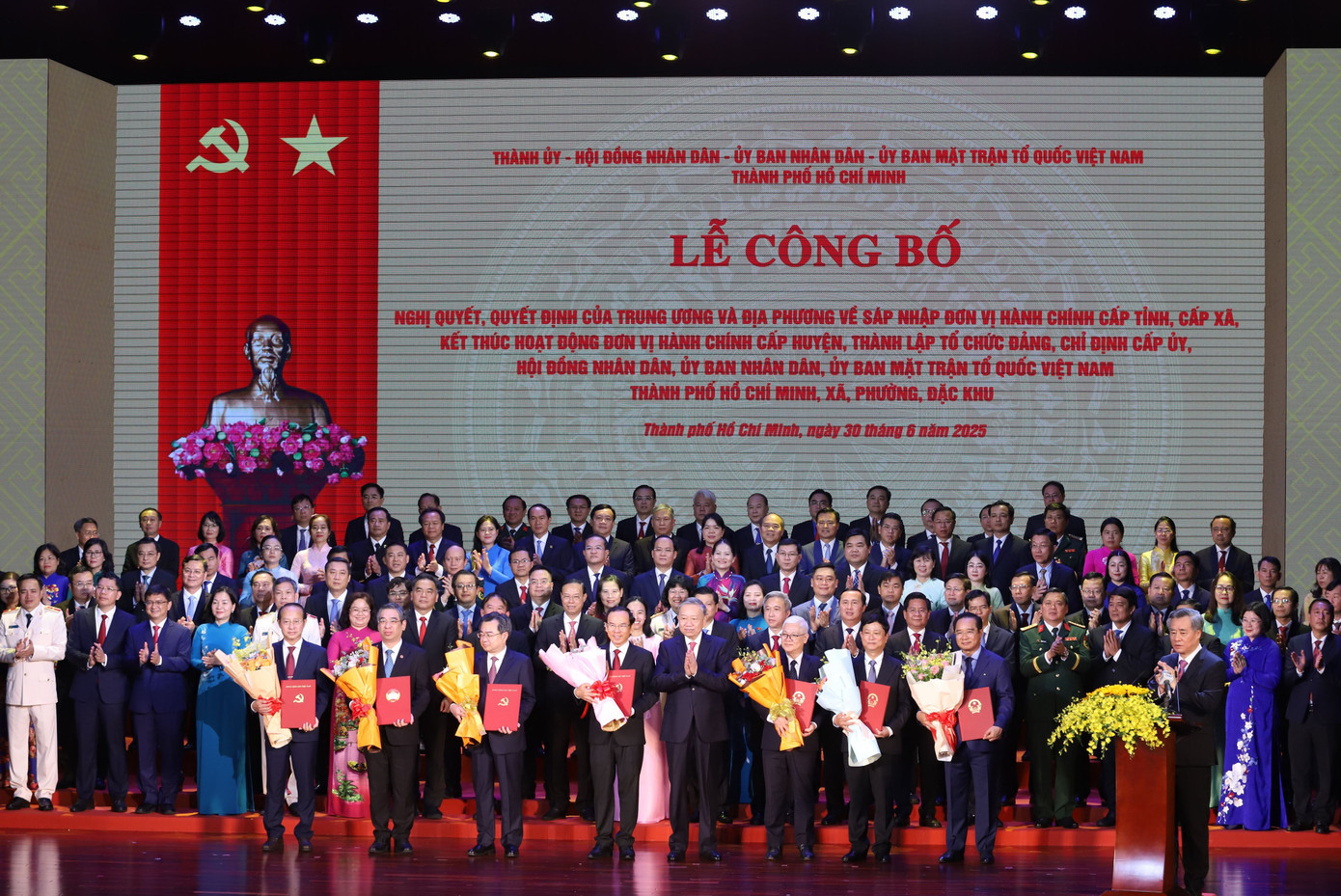 Theo đó, Bộ Chính trị quyết định chỉ định Ban Chấp hành Đảng bộ TPHCM nhiệm kỳ 2020-2025, gồm 107 đồng chí. Trong đó, 36 đồng chí Ủy viên Ban Chấp hành Đảng bộ tỉnh Bà Rịa – Vũng Tàu; 32 đồng chí Ủy viên Ban Chấp hành Đảng bộ tỉnh Bình Dương và 39 đồng chí Ủy viên Ban Chấp hành Đảng bộ TPHCM. Theo đó, Bộ Chính trị quyết định chỉ định Ban Chấp hành Đảng bộ TPHCM nhiệm kỳ 2020-2025, gồm 107 đồng chí. Trong đó, 36 đồng chí Ủy viên Ban Chấp hành Đảng bộ tỉnh Bà Rịa – Vũng Tàu; 32 đồng chí Ủy viên Ban Chấp hành Đảng bộ tỉnh Bình Dương và 39 đồng chí Ủy viên Ban Chấp hành Đảng bộ TPHCM.