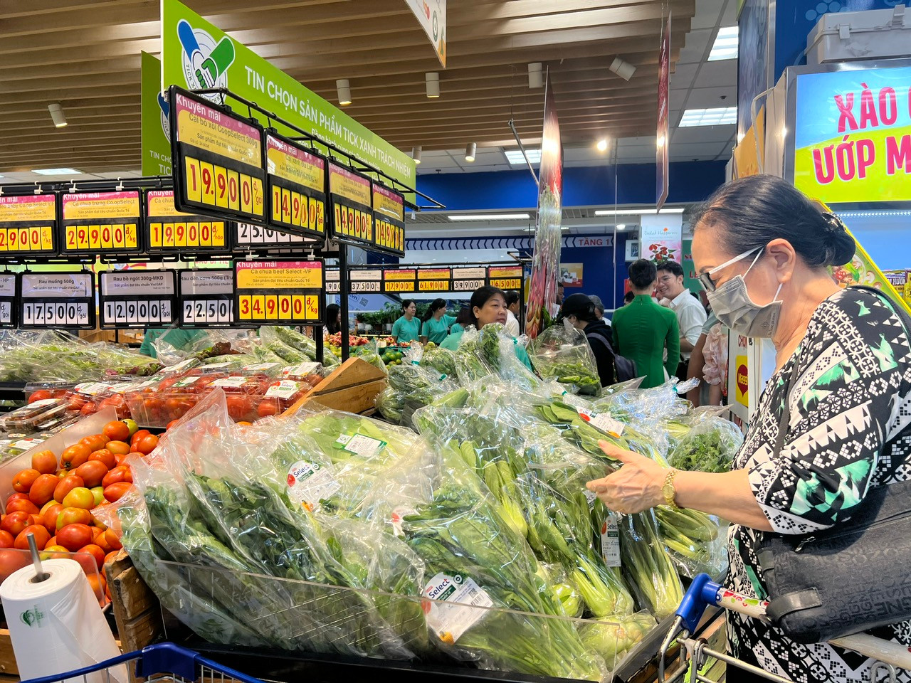 Khách hàng tin tưởng sản phẩm có gắn &apos;tick xanh trách nhiệm&quot;.