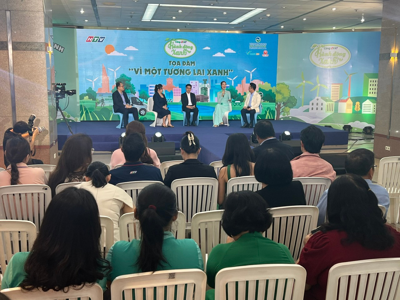 Quang cảnh tọa đàm. Quang cảnh tọa đàm.