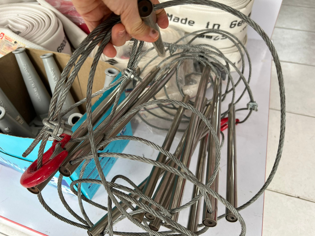 Mặt nạ chống độc, thang dây được nhiều khách hàng lựa chọn