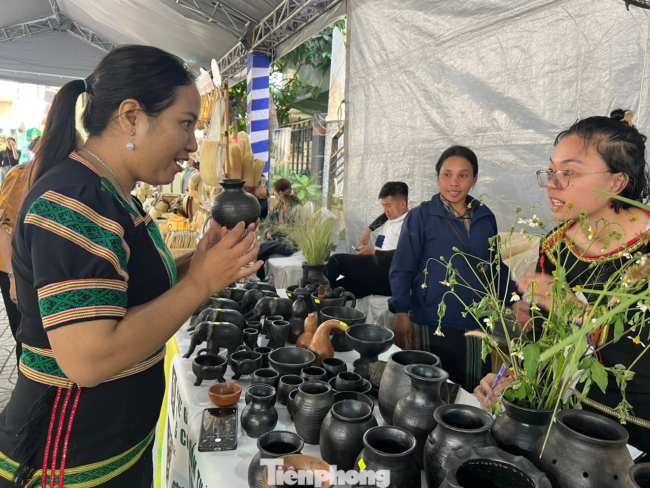 Sản phẩm gốm độc đáo của đồng bào đến từ tỉnh Đắk Lắk Sản phẩm gốm độc đáo của đồng bào đến từ tỉnh Đắk Lắk