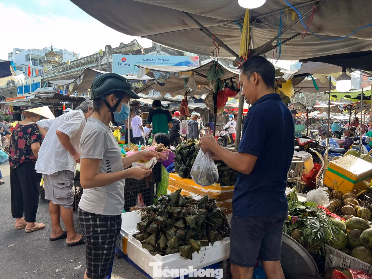 Bánh ú lá tre có giá từ 45.000 - 120.000 đồng/chục (10 - 12 cái) tùy lớn nhỏ.
