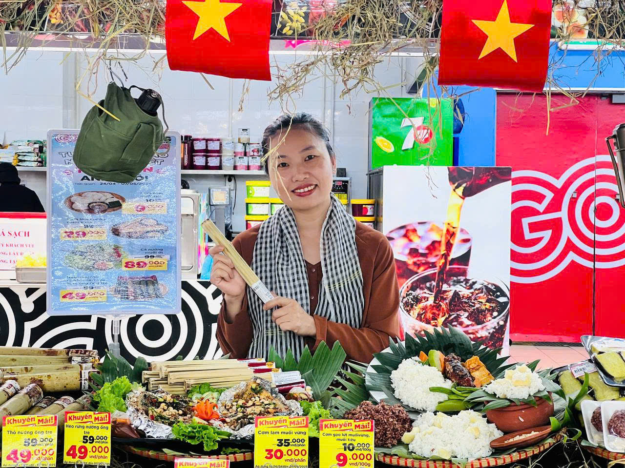 Những món ăn theo "thực đơn anh nuôi" được siêu thị thực hiện để khách hàng trải nghiệm, thưởng thức những món ăn thời kháng chiến của cha ông. Những món ăn theo "thực đơn anh nuôi" được siêu thị thực hiện để khách hàng trải nghiệm, thưởng thức những món ăn thời kháng chiến của cha ông.