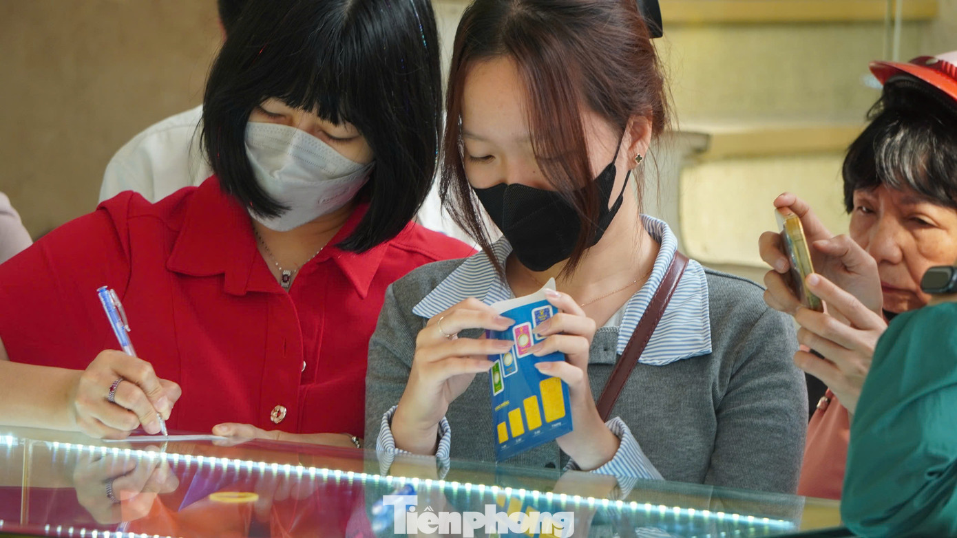 Trong ngày, giá vàng miếng SJC niêm yết ở mức 86,5 triệu đồng/lượng ở chiều mua vào và 90 triệu đồng/lượng ở chiều bán ra. Giá vàng nhẫn được niêm yết ở mức 86,5 triệu đồng/lượng ở chiều mua vào và 89,6 triệu đồng/lượng ở chiều bán ra.