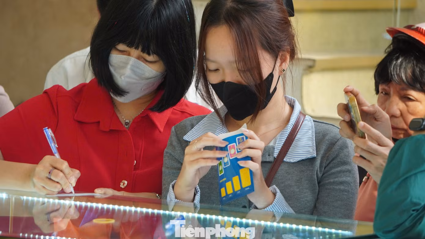 Trong ngày, giá vàng miếng SJC niêm yết ở mức 86,5 triệu đồng/lượng ở chiều mua vào và 90 triệu đồng/lượng ở chiều bán ra. Giá vàng nhẫn được niêm yết ở mức 86,5 triệu đồng/lượng ở chiều mua vào và 89,6 triệu đồng/lượng ở chiều bán ra.