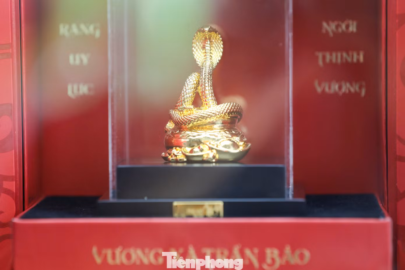 Nhiều sản phẩm trang sức vào ngày vía Thần tài.